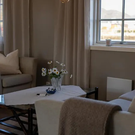 Havgapet - Large Private With Hottub Sea View Lofoten Ballstad